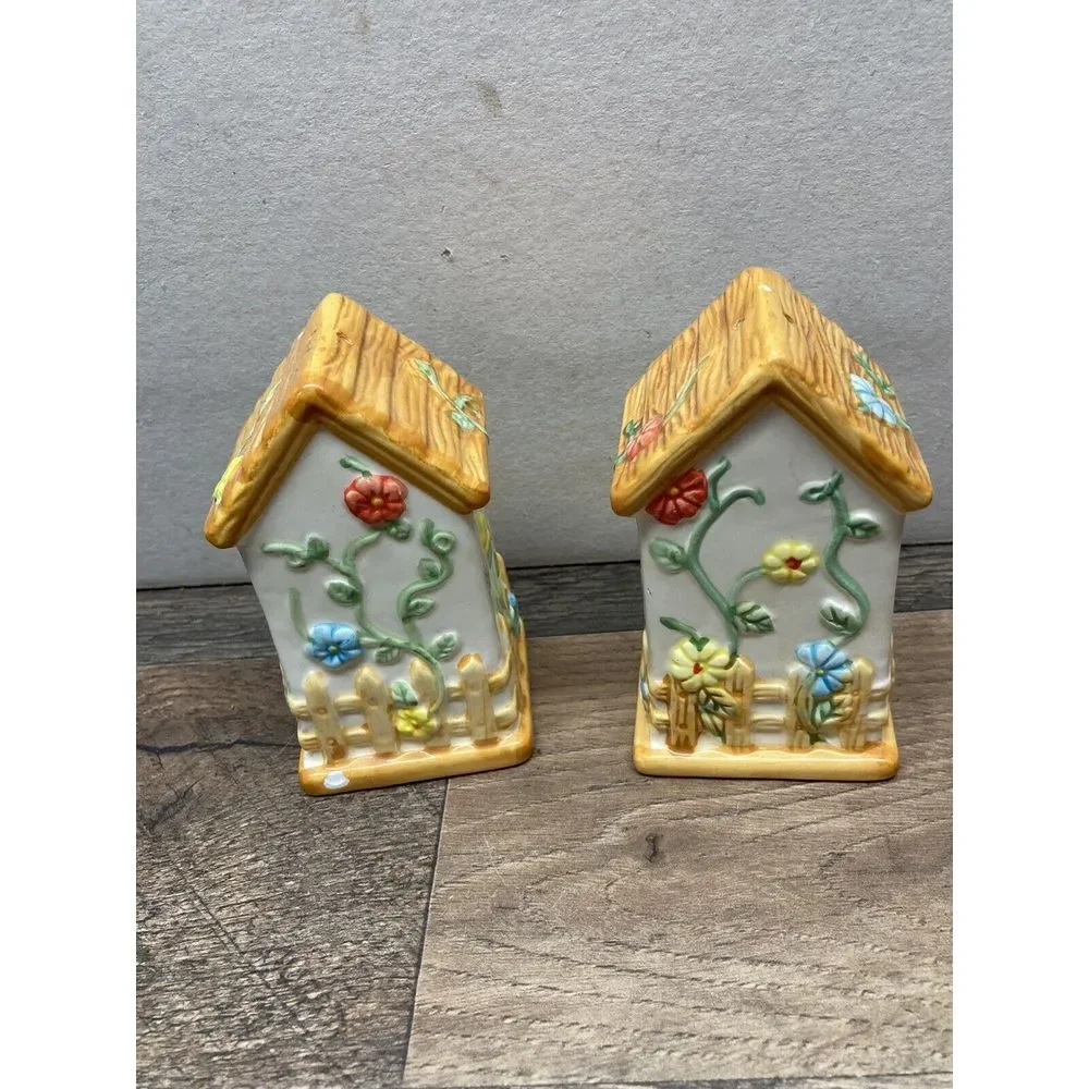 Birdhouse Ladybug Bee Hive Flowers Ceramic Salt &‎ Pepper Shakers Set